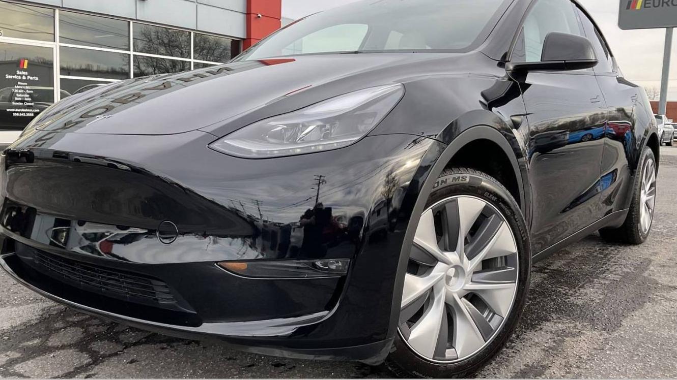 TESLA MODEL Y 2024 7SAYGDEE2RA238134 image